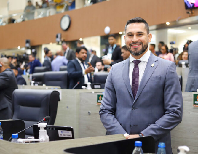 Projetos de Paulo Tyrone que ampliam direitos das pessoas com autismo avançam na CMM