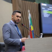 Vida sobre duas rodas: Paulo Tyrone apresenta PL para criar programa de prevenção e redução de acidentes com motociclistas