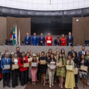 Vereador Paulo Tyrone homenageia advogados em sessão solene na CMM