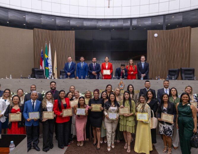 Vereador Paulo Tyrone homenageia advogados em sessão solene na CMM