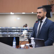 Prefeito de Manaus sanciona lei de Paulo Tyrone para combater preconceito contra pessoas com TEA