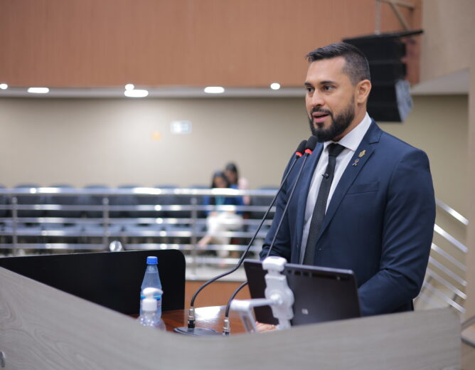 Prefeito de Manaus sanciona lei de Paulo Tyrone para combater preconceito contra pessoas com TEA
