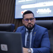 Projeto de Lei propõe capacitação de profissionais da saúde para atendimento de pessoas com TEA